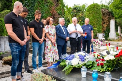 Izaslanstvo Hrvatskog nogometnog saveza i NK Varaždina položili vijence na grob Anđelka Herjavca