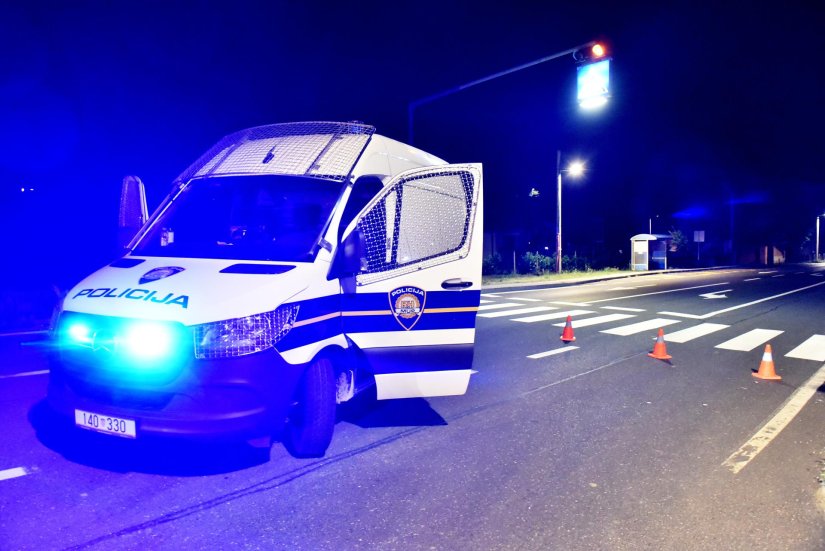 36-godi&scaron;njak pao s motocikla, udario u prometni znak i drvo