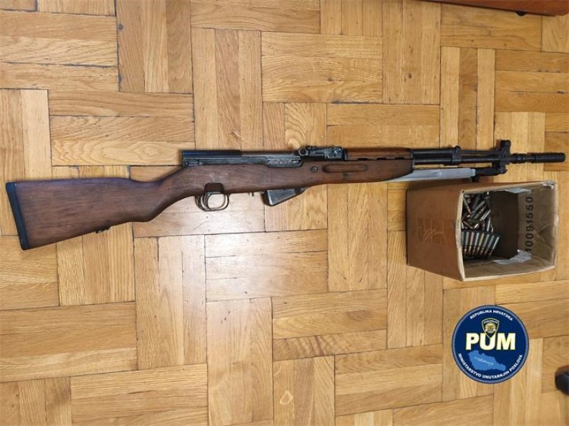 Zatvoren nakon &scaron;to je prijetio - u pretrazi mu pronađena poluautomatska pu&scaron;ka i streljivo