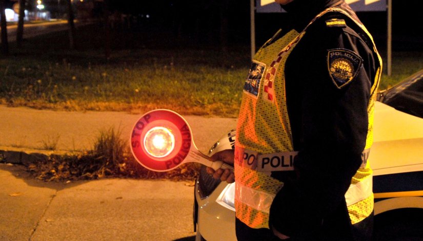 Odbio alkotestiranje pa poku&scaron;ao otići, policajci ga prisilno priveli