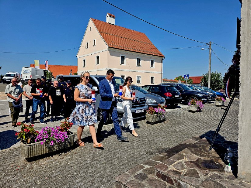 FOTO Polaganjem vijenca obilježen Dan pobjede i domovinske zahvalnosti te Dan hrvatskih branitelja