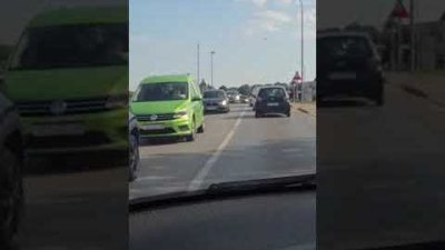 VIDEO Jedna rampa spu&scaron;tena, druga podignuta na željezničkom prijelazu u Jalkovečkoj ulici