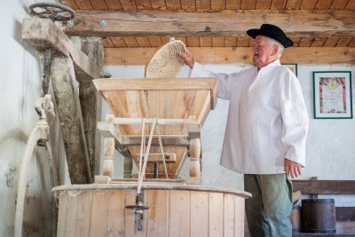 Fri&scaron;čićev mlin jo&scaron; uvijek živi, i danas melje žito na tradicionalan način