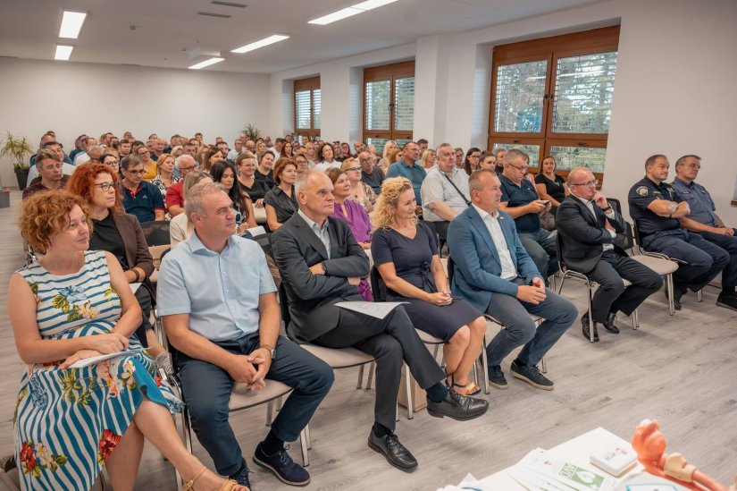 FOTO Održana edukacija o upravljanju sigurno&scaron;ću u &scaron;kolama te postupanju u hitnim i kriznim situacijama