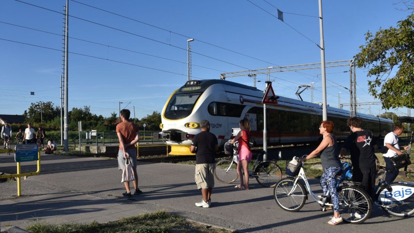 &Scaron;kolarci, oprezno preko pruge - pogled na mobitel i slu&scaron;alice odvraćaju pozornost