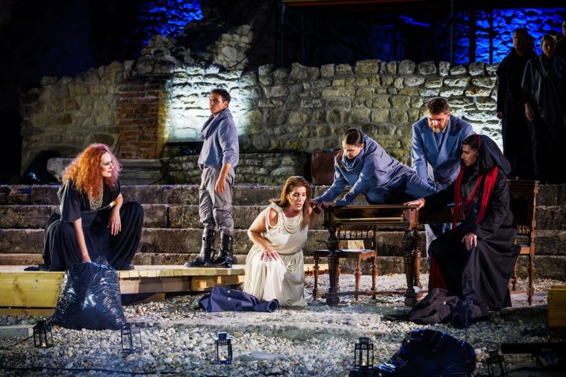 Pod zvijezdama u Varaždinskim Toplicama premijerno izvedena Mozartova opera