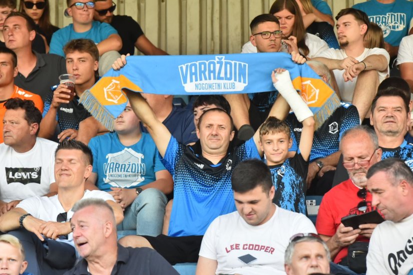 FOTO Vi&scaron;e od 2 tisuće gledatelja prati derbi susret 8. kola na Gradskom stadionu u Varaždinu