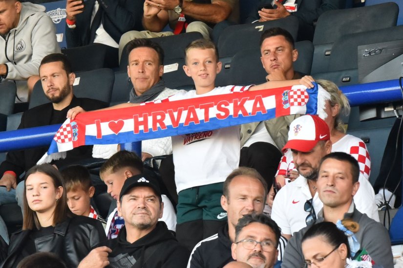 FOTO Mlada hrvatska reprezentacija ima dobru podr&scaron;ku s tribina Gradskog stadiona u Varaždinu