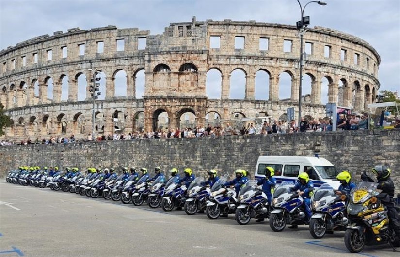 Policijski motociklisti Policijske uprave varaždinske osvojili drugo mjesto na Memorijalu &Scaron;ime Buzov u Puli