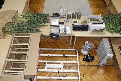 FOTO: U domu 48-godi&scaron;njaka prona&scaron;li konoplju, opremu za uzgoj i amfetamin