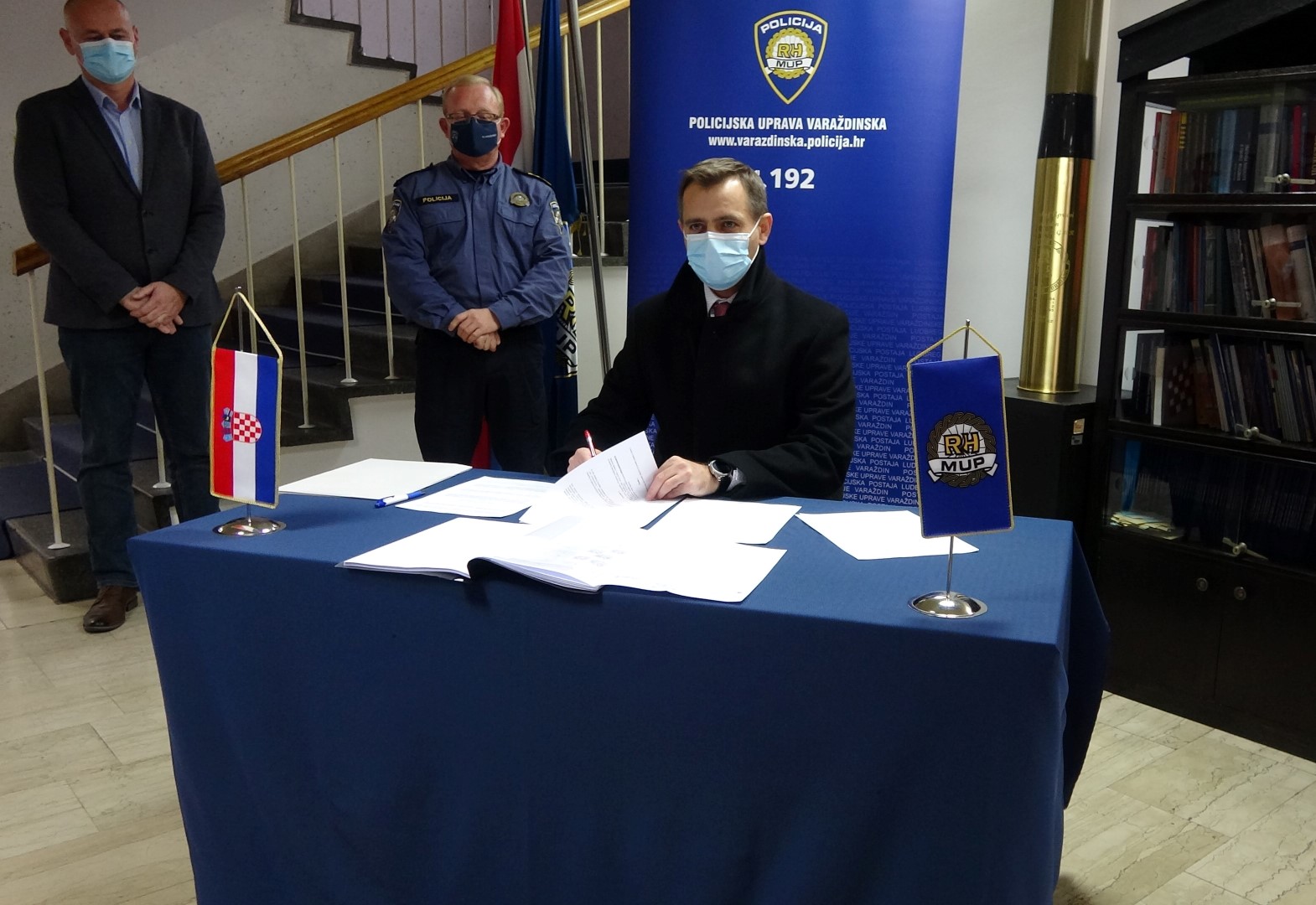 potpisivanje_sporazuma_spomen_obiljezje_policijskim_sluzbenicima_pu_varazdinska_1.JPG