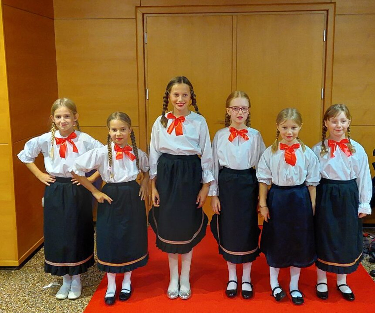 3_os_varazdin-Nastup-na-Festivalu-kajkavskih-popevki-Mala-Krapina-2.jpg