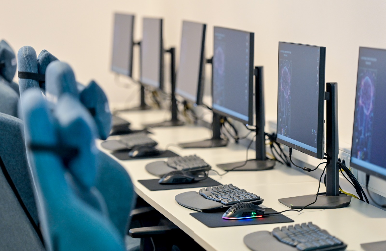 AI_ucionica_Laboratorij_za_umjetnu_inteligenciju_i_holograme_Prva_gimnazija_Varazdin_28042025_9.JPG