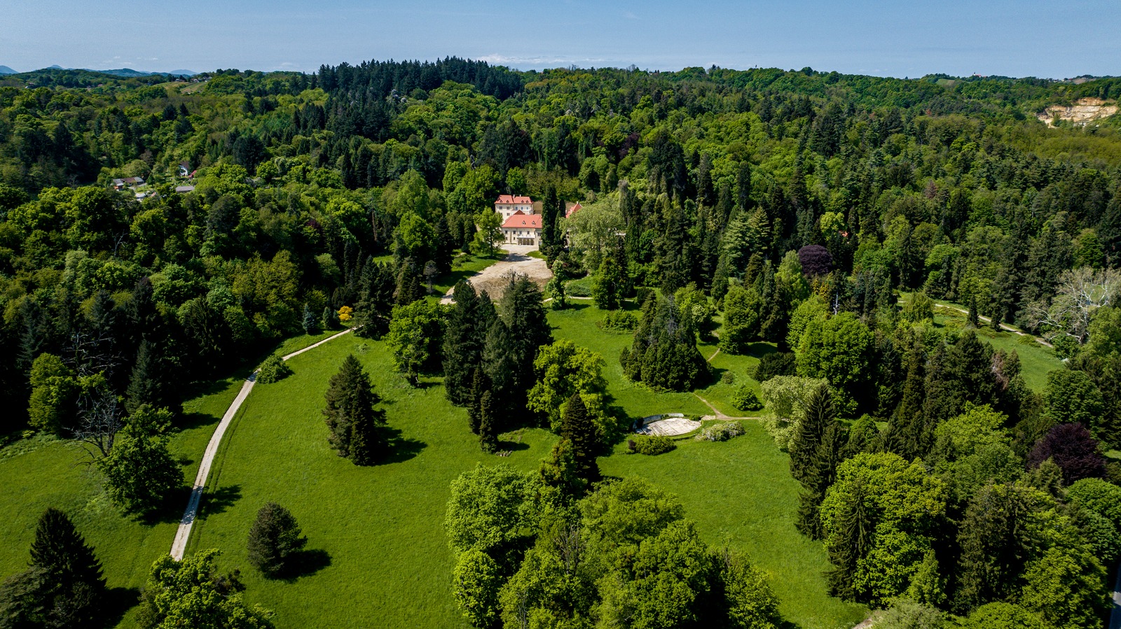 arboretum_opeka_IZ_ZRAKA_travanj_2025_1.JPG
