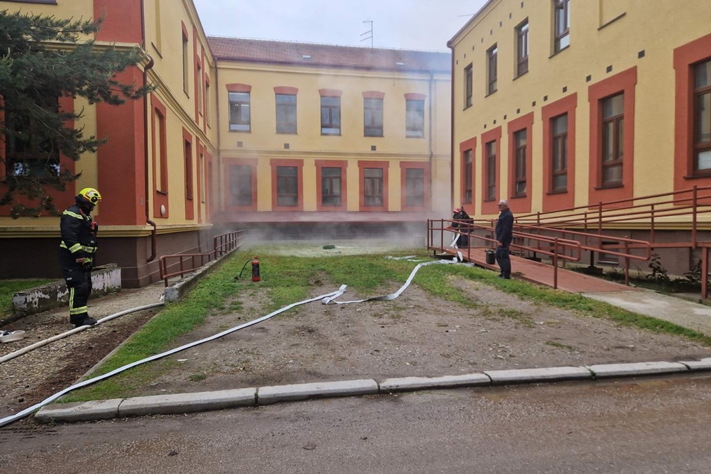 opca_bolnica_varazdin_-vatrogasna_vjezba_09052025_4.jpg
