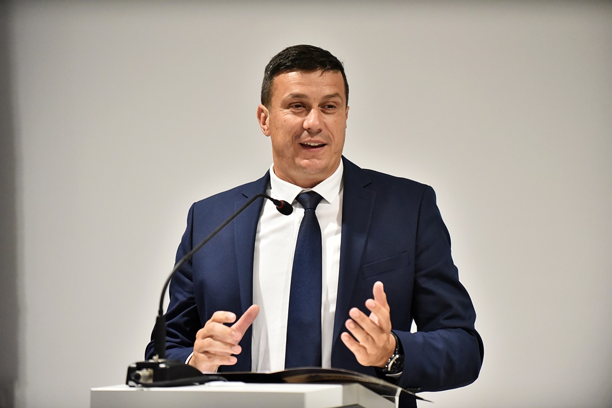 kneginec47.JPG