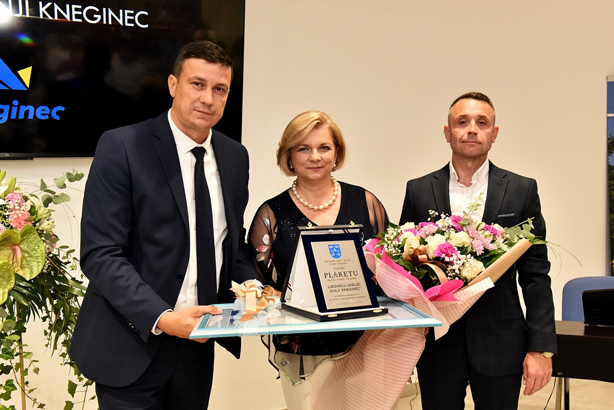 kneginec50.JPG