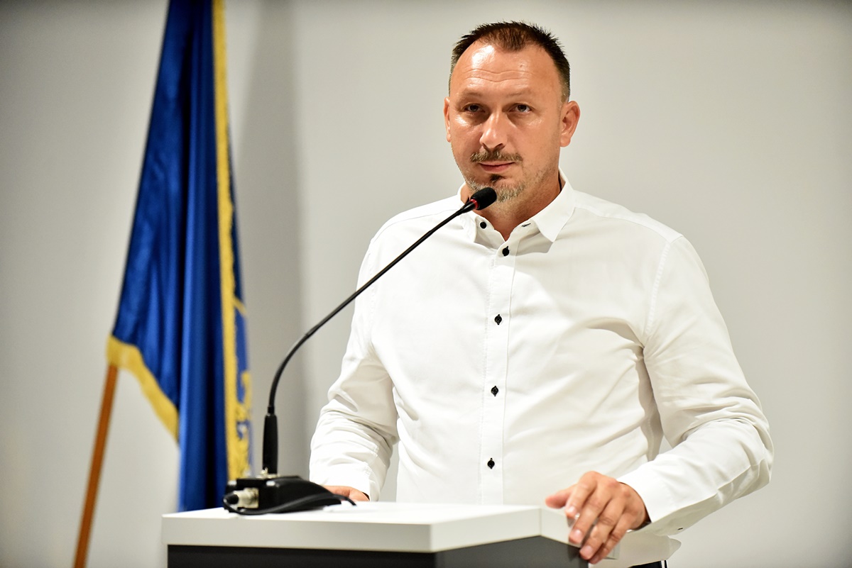 kneginec59.JPG