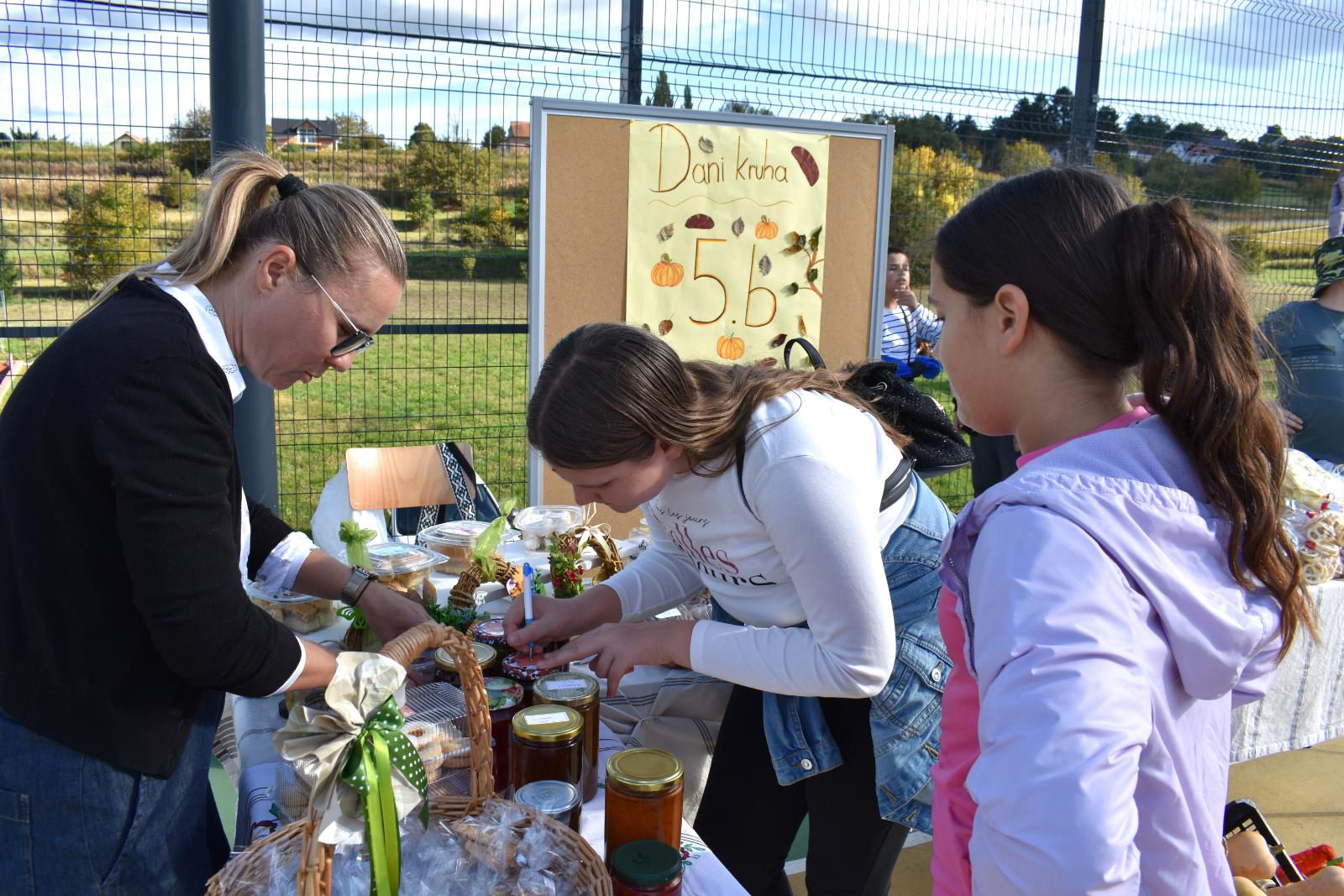 skolski_sajam_sveti_ilija_10102025_1.jpg