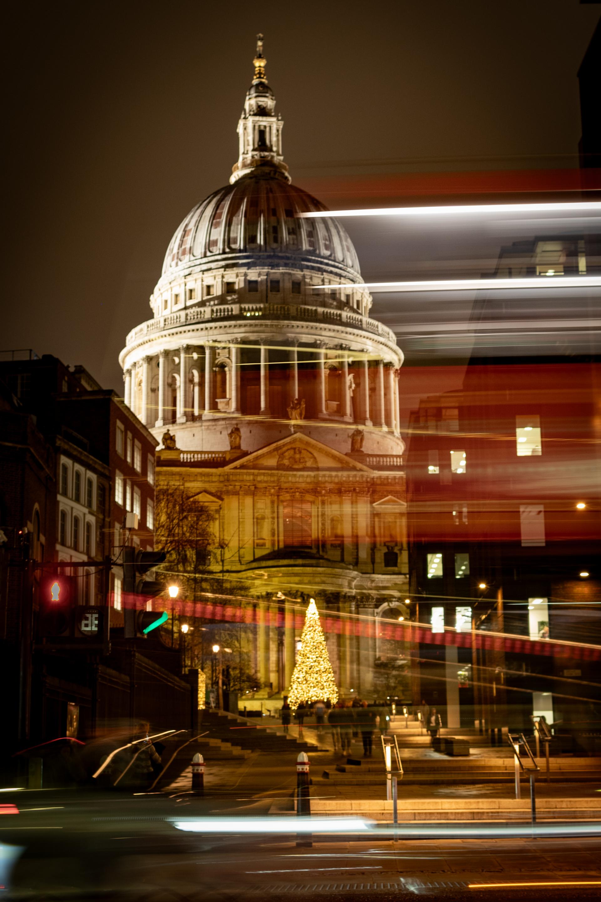 London_St__Pauls_-_Vujnovac.jpg