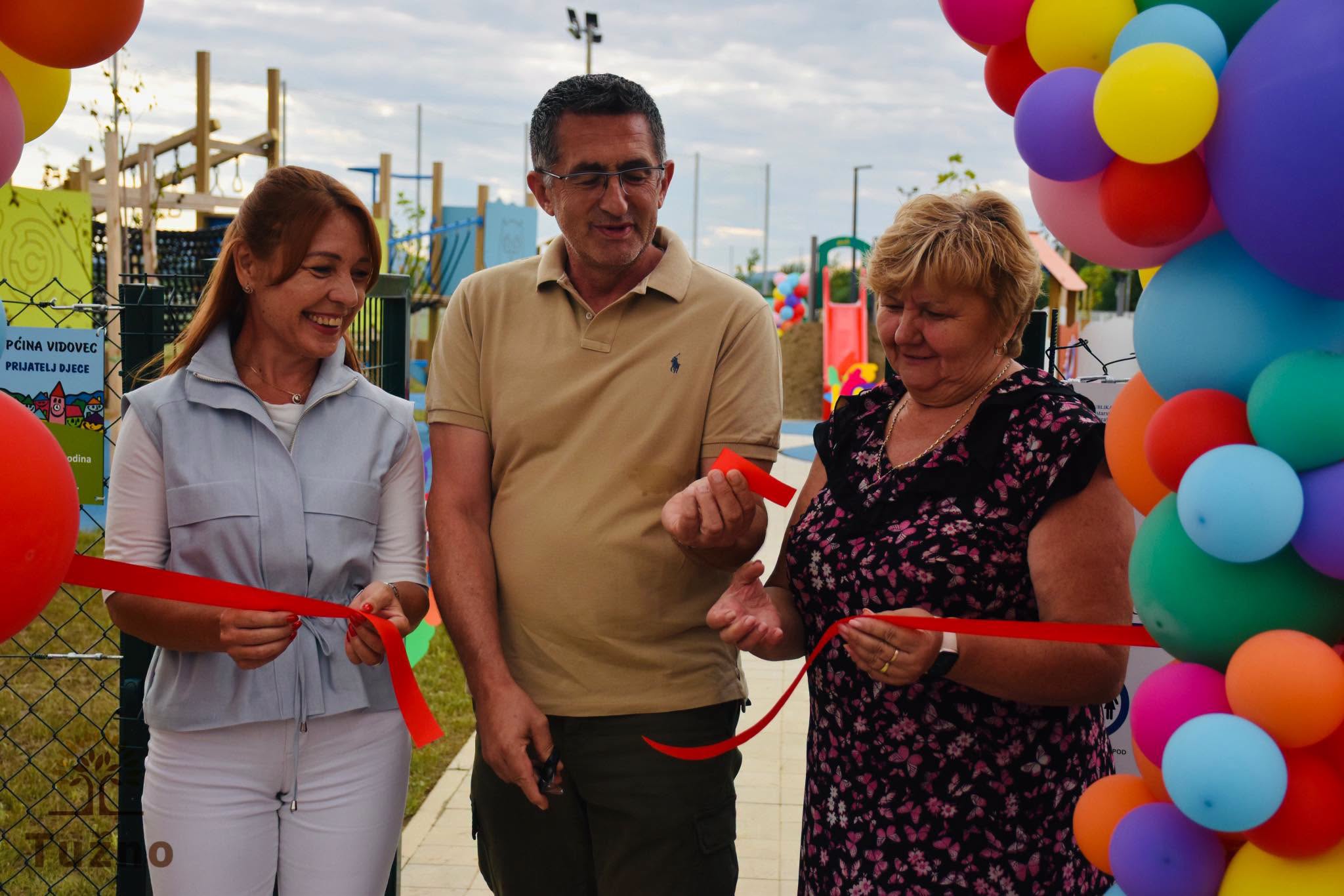 djecje_igraliste_tuzno_otvorenje_08072206_1.jpg