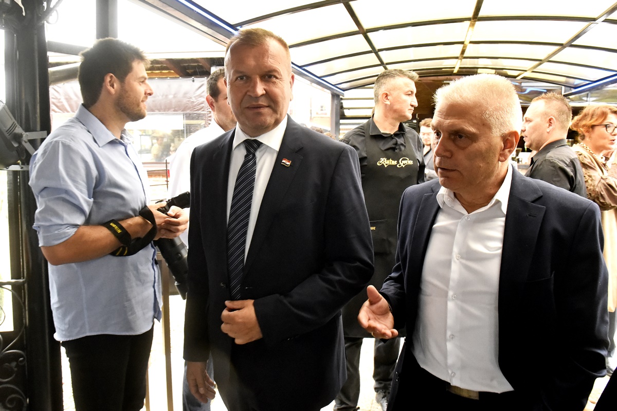 kneginec8.JPG